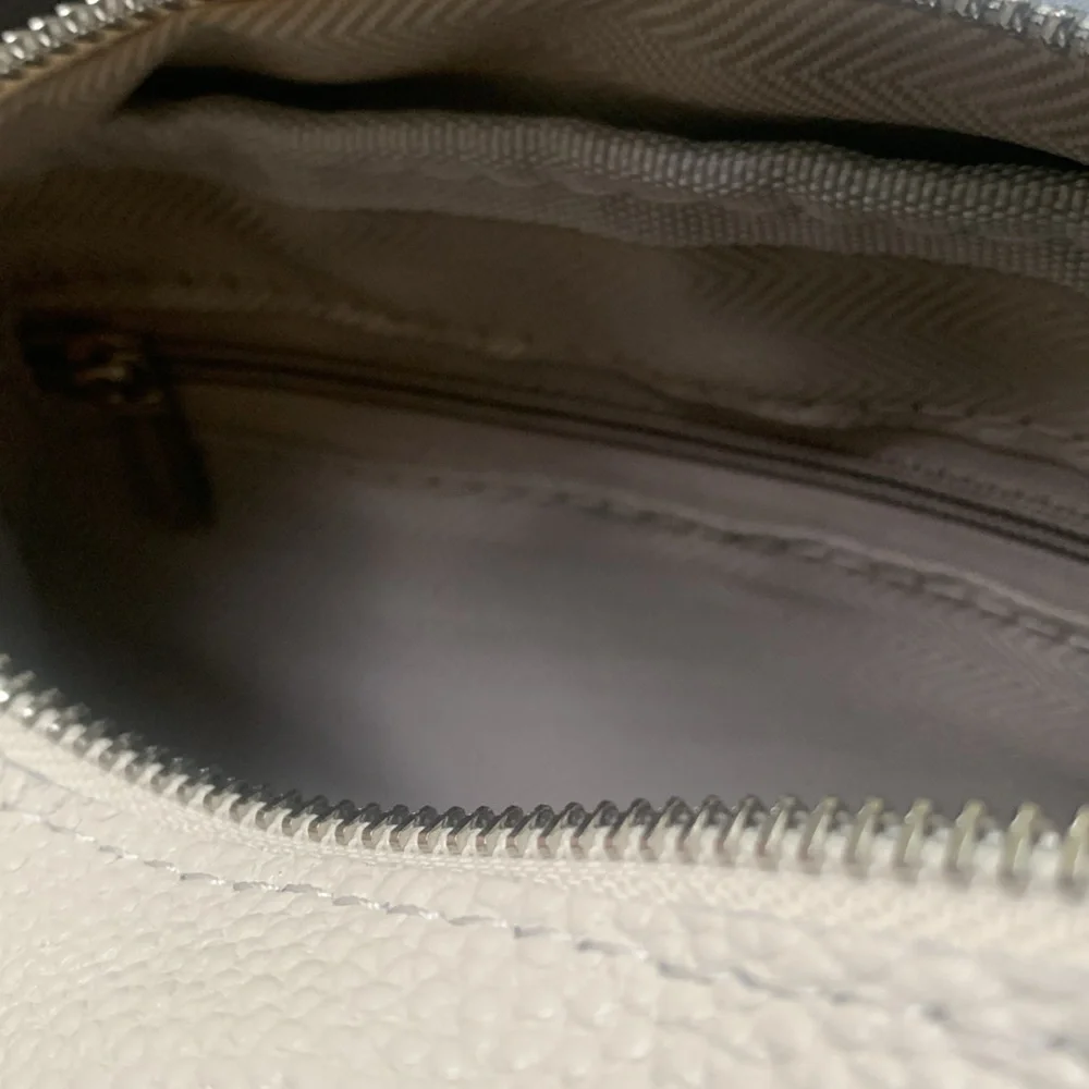 🥳2x Host pick🥳 genuine leather crossbody bag - Picture 12 of 13